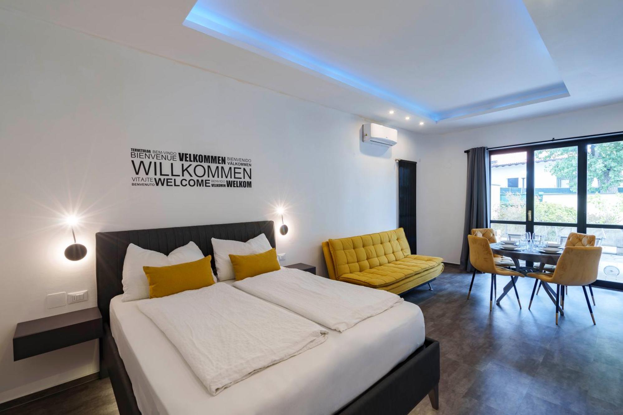 Lake Apartment Primea Сирмионе Экстерьер фото
