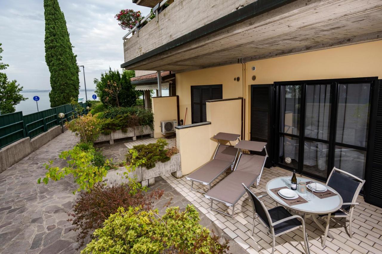 Lake Apartment Primea Сирмионе Экстерьер фото